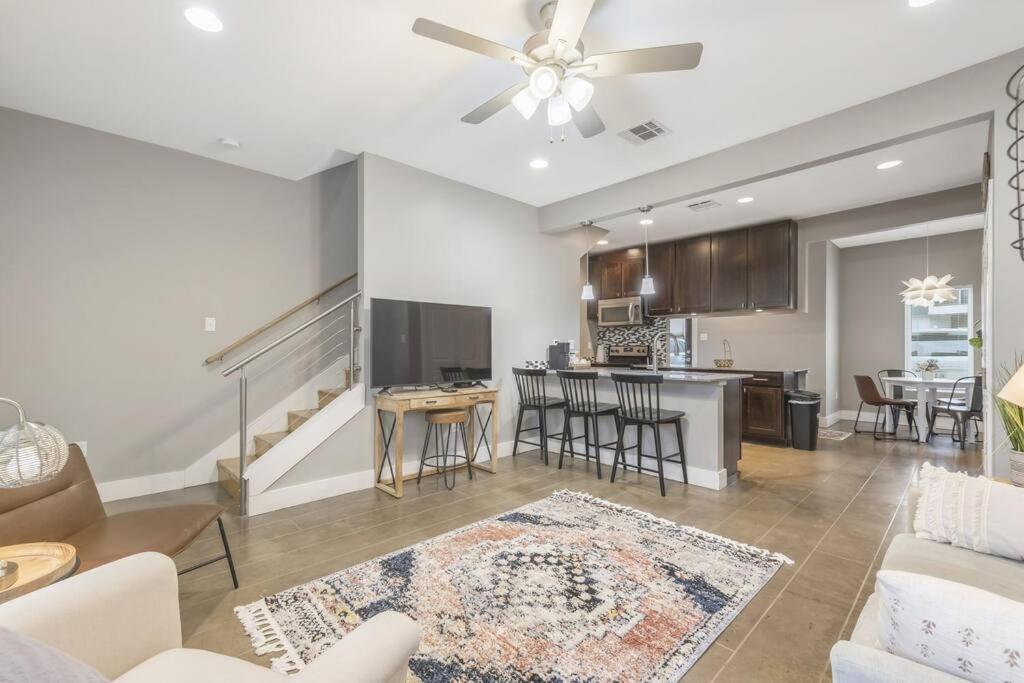Cozy 2 Bed Townhome Near The Hospital Lafayette Exterior foto