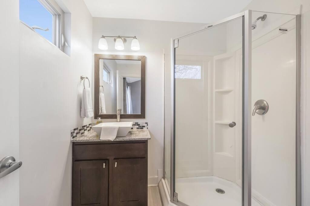 Cozy 2 Bed Townhome Near The Hospital Lafayette Exterior foto